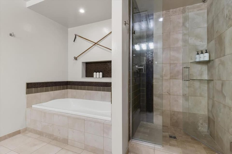 Sleek Mountain Retreat - Downtown - Summer AC House in Steamboat Springs