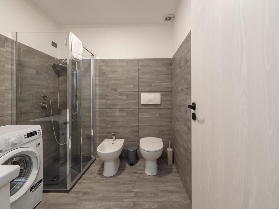 Shower, Toilet, Bathroom, washing machine