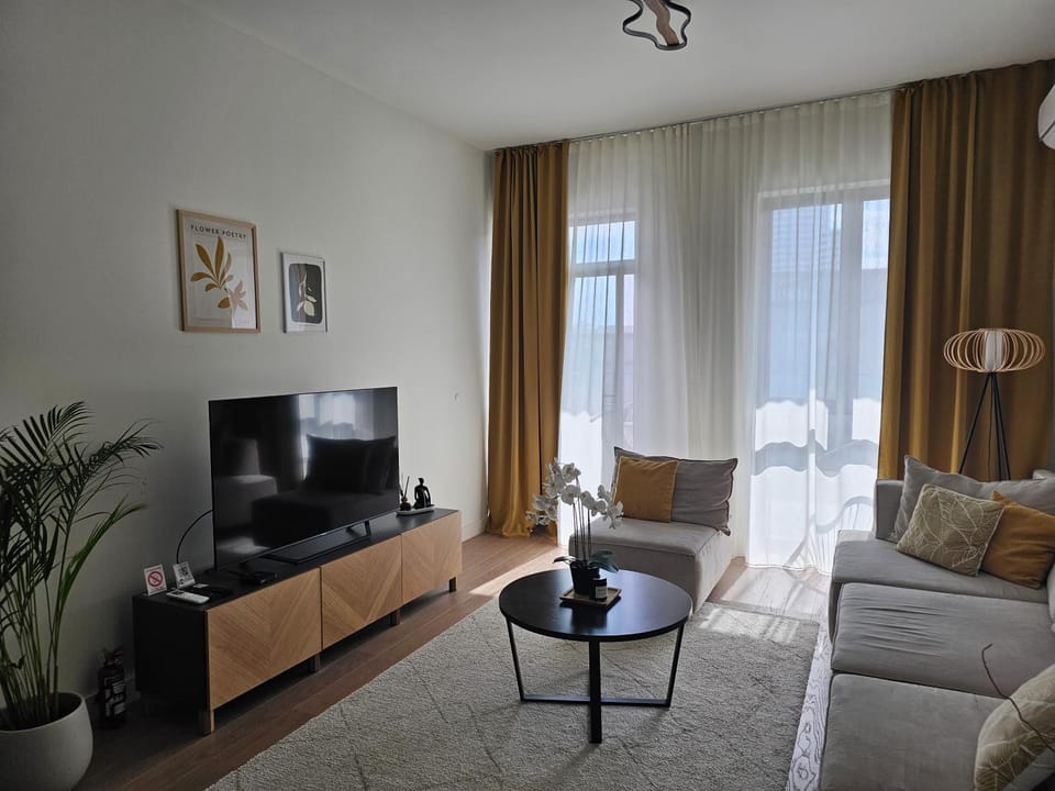 Communal lounge/ TV room, TV and multimedia, Living room, Seating area, Evening entertainment