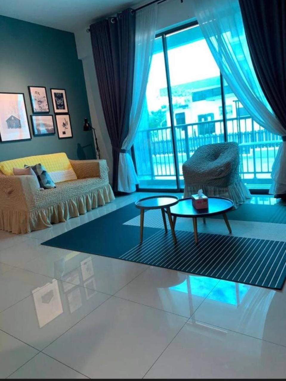 Living room, Seating area