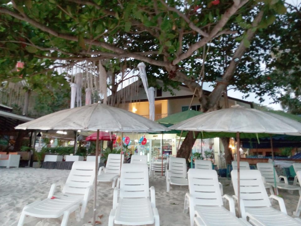 Nong Nuey Rooms Hotel in Phe