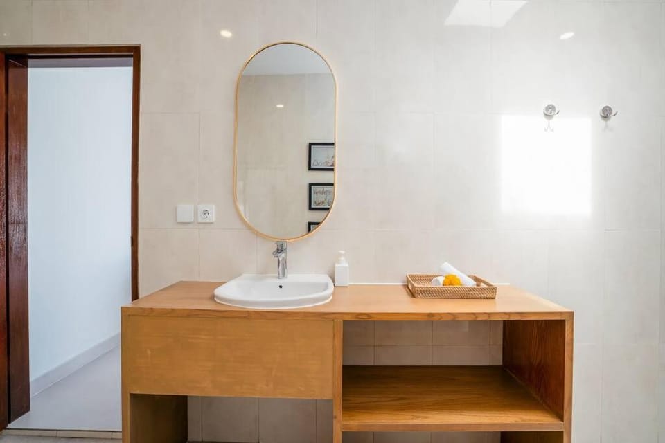 Umanala - 5 Min To Beach, Sleek Villa with Spacious Pool Area Villa in North Kuta