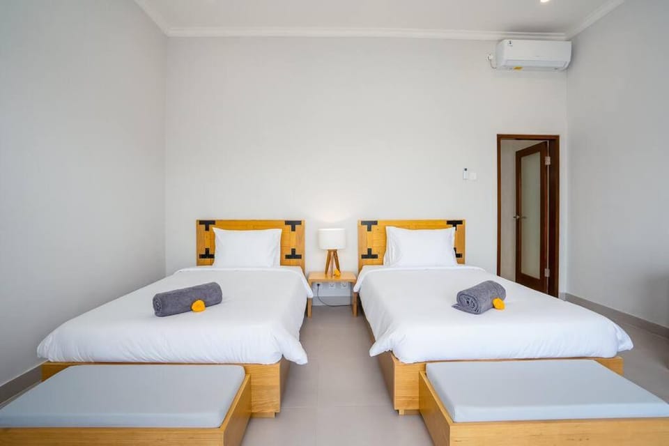 Umanala - 5 Min To Beach, Sleek Villa with Spacious Pool Area Villa in North Kuta