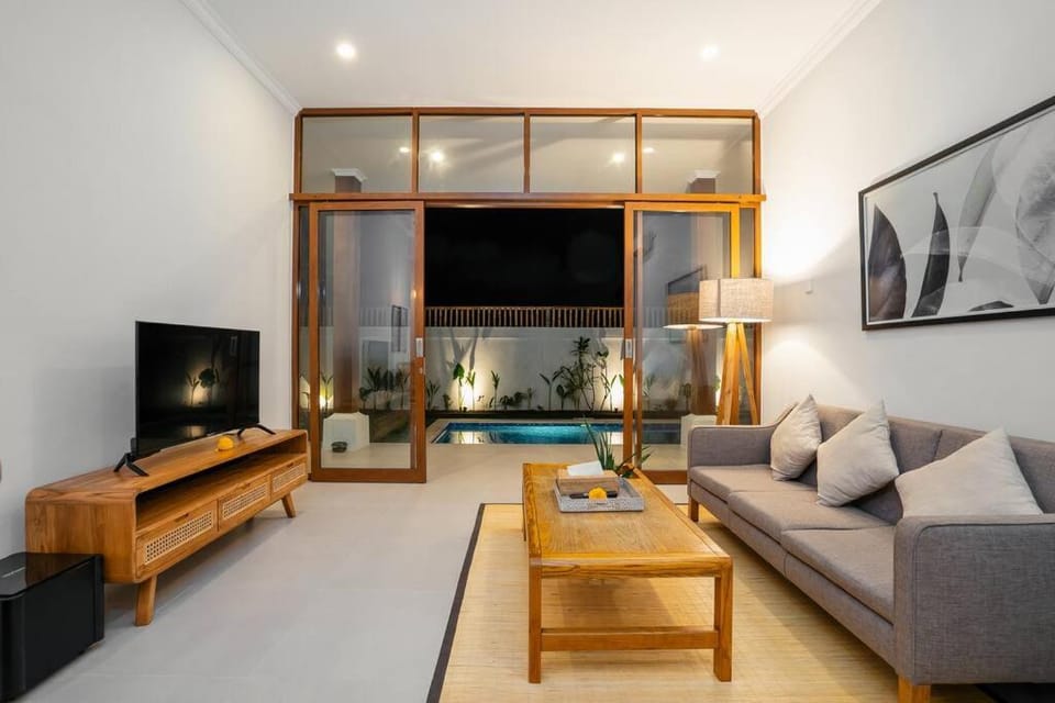 Umanala - 5 Min To Beach, Sleek Villa with Spacious Pool Area Villa in North Kuta