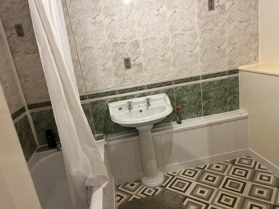 Jakes en suite room near James cook Bed and Breakfast in Middlesbrough