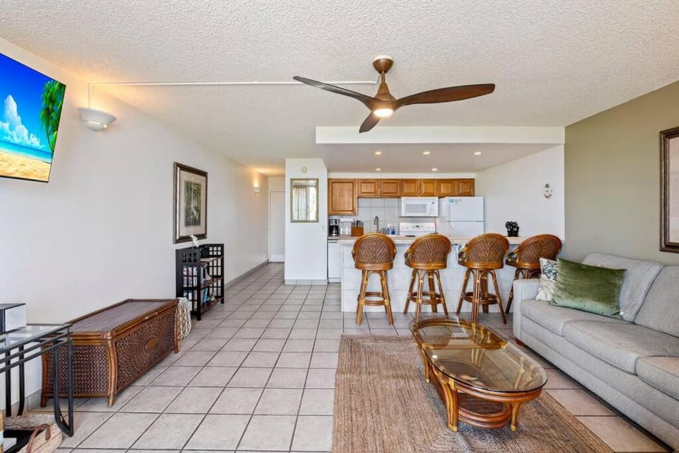 Island Surf 402- Oceanview 1 bedroom Kihei gem, walk to everything Apartment in Kihei