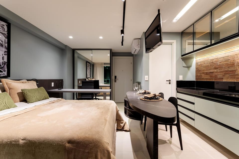 Bed, TV and multimedia, Kitchen or kitchenette, Photo of the whole room, Dining area, Bedroom, wardrobe