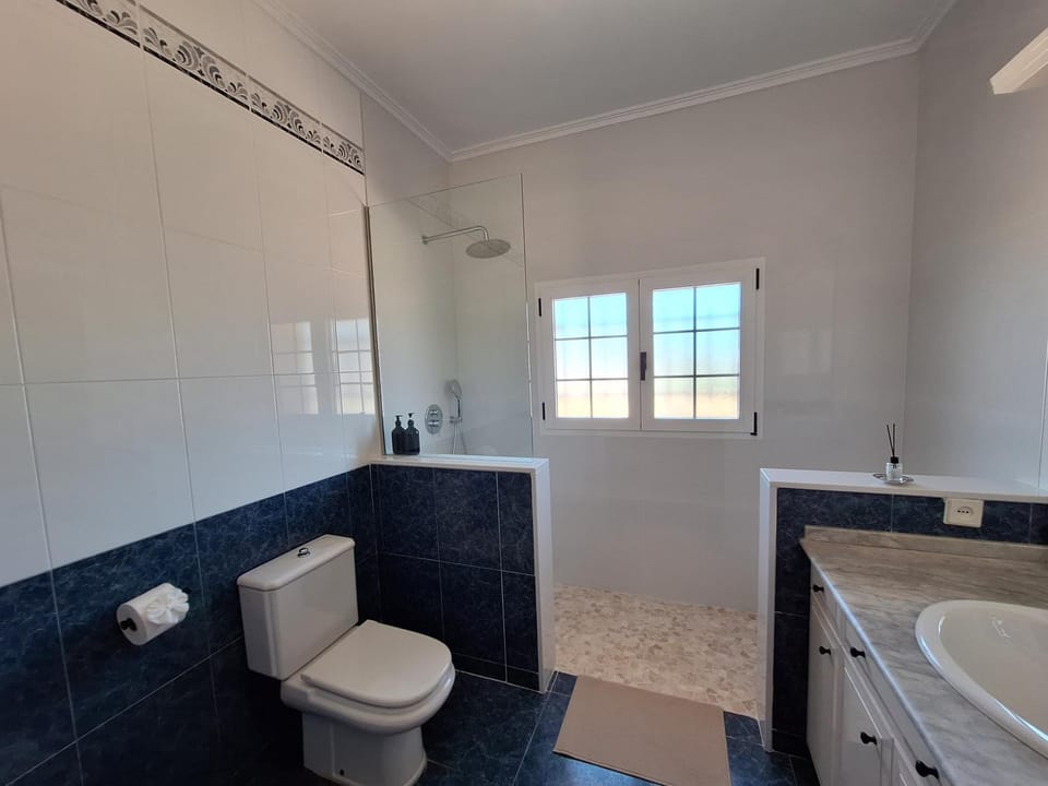 Villa cerca de Valencia con piscina junto a la montaña Villa in Valencian Community