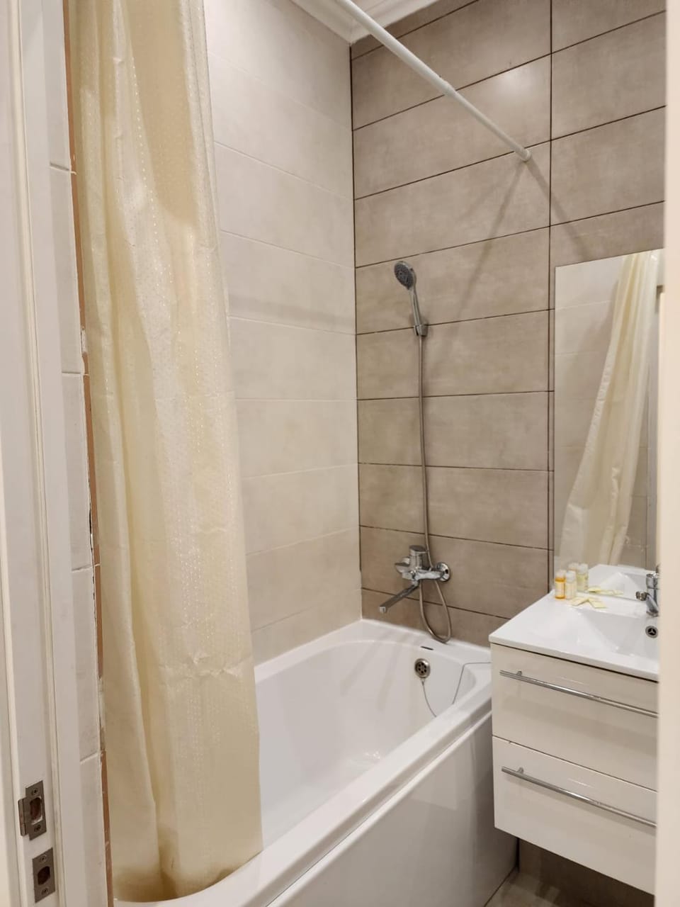 Shower, Bathroom, Bath, towels