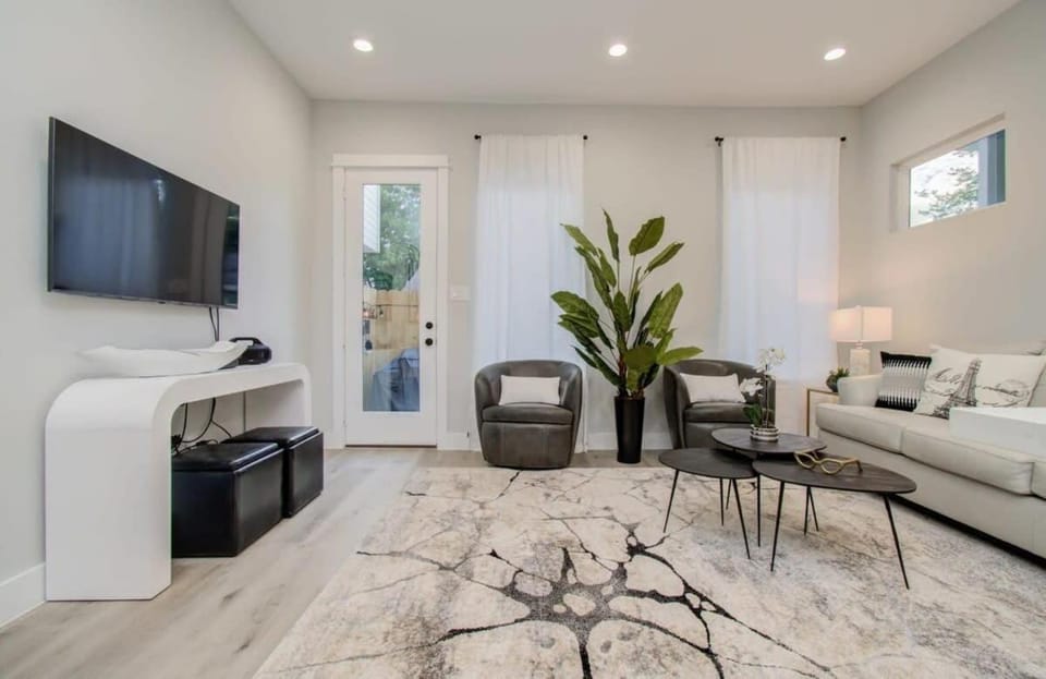 Heart of Houston - Modern 3BD Open-Concept House in Harris County