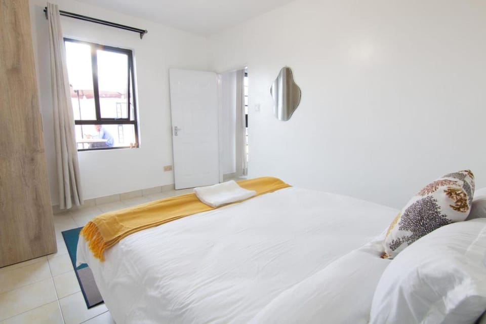 Rooftop Luxe with Queen Bed, Gym and Netflix Apartment in Nairobi County