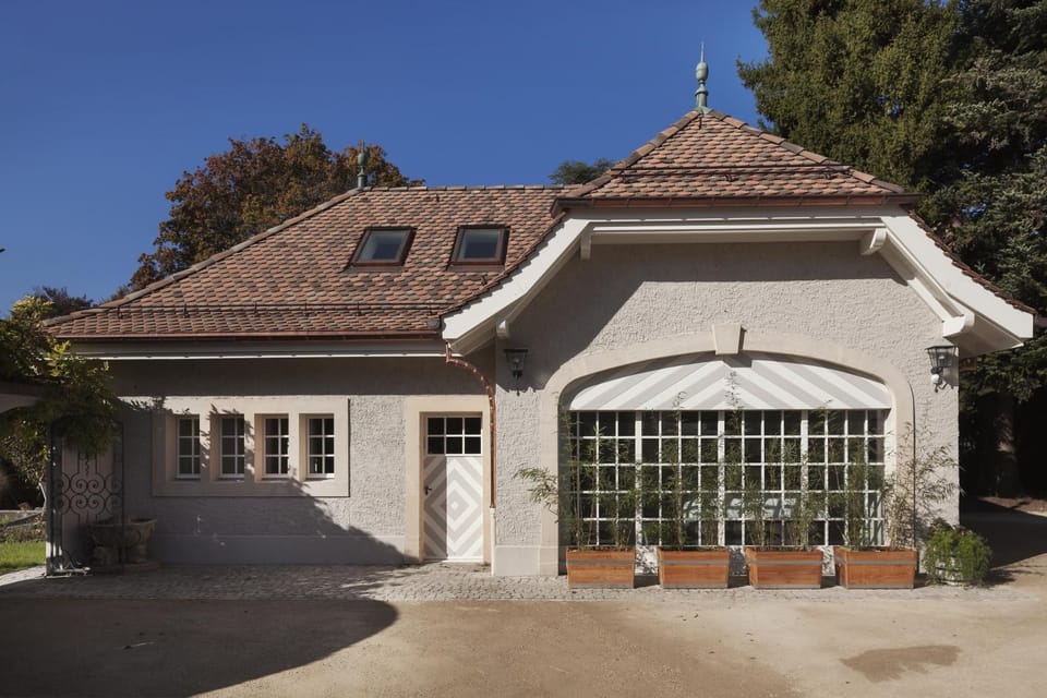 Facade/entrance, Facade/entrance, Decorative detail