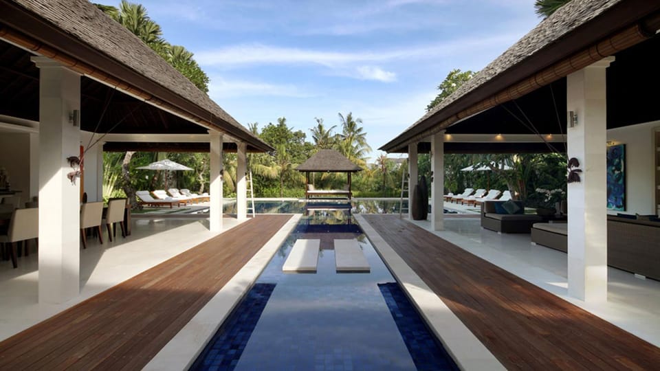 Pool view, Swimming pool, sunbed