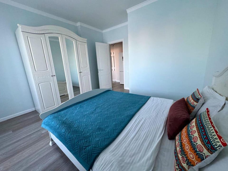 Bed, Photo of the whole room, Bedroom, wardrobe
