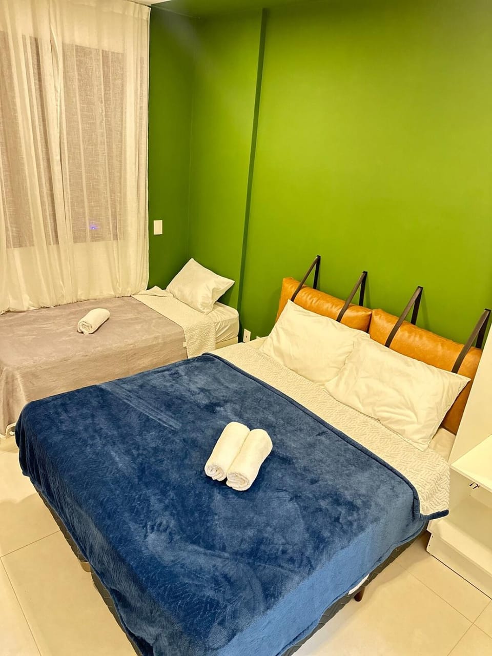Bed, Photo of the whole room, Bedroom, towels