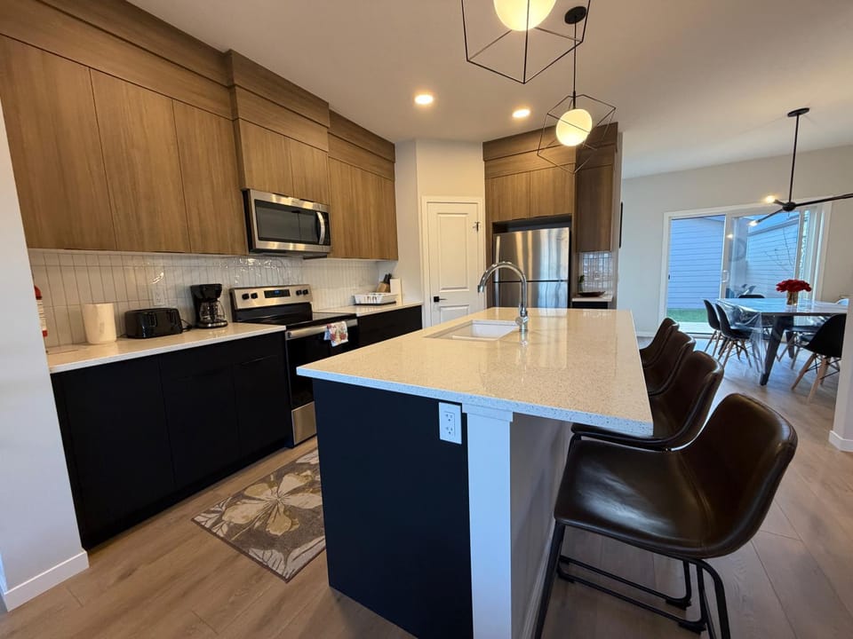 dishwasher, microwave, oven, stove, kitchen