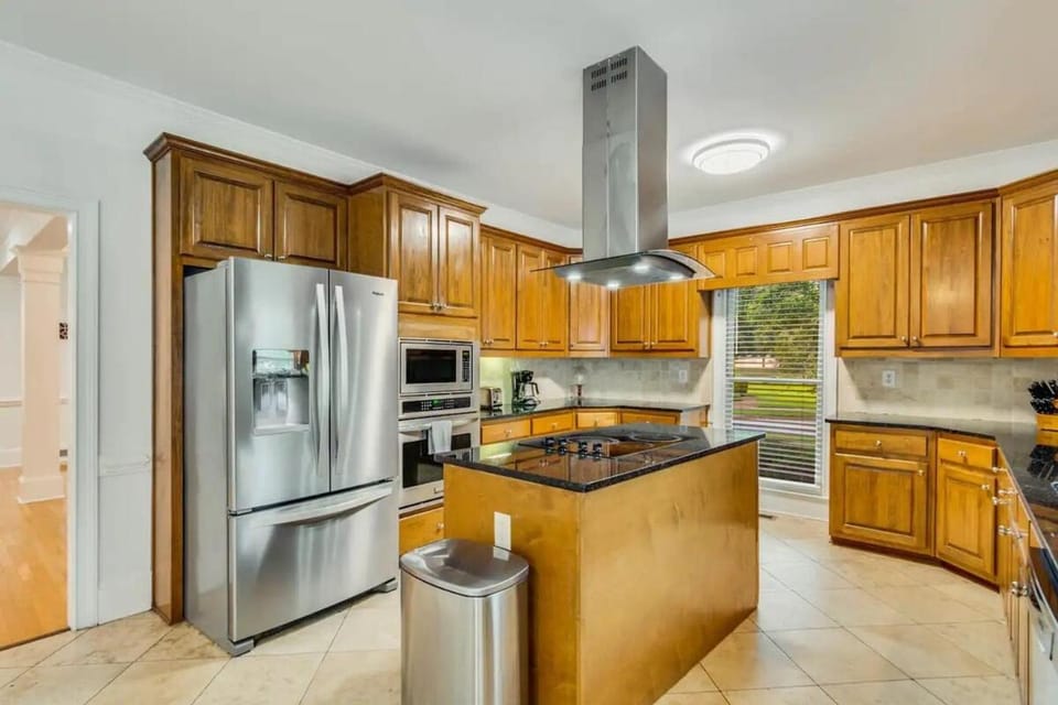 Atlanta 5BR Luxe Pool Retreat,Sleeps 12 House in Conyers