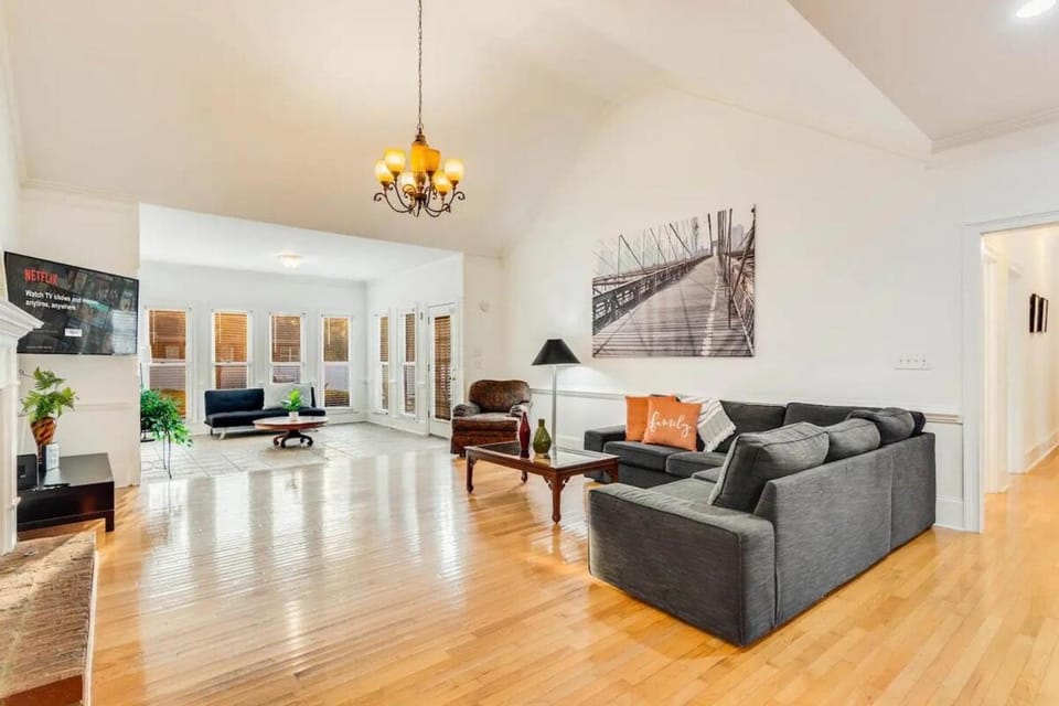 Atlanta 5BR Luxe Pool Retreat,Sleeps 12 House in Conyers