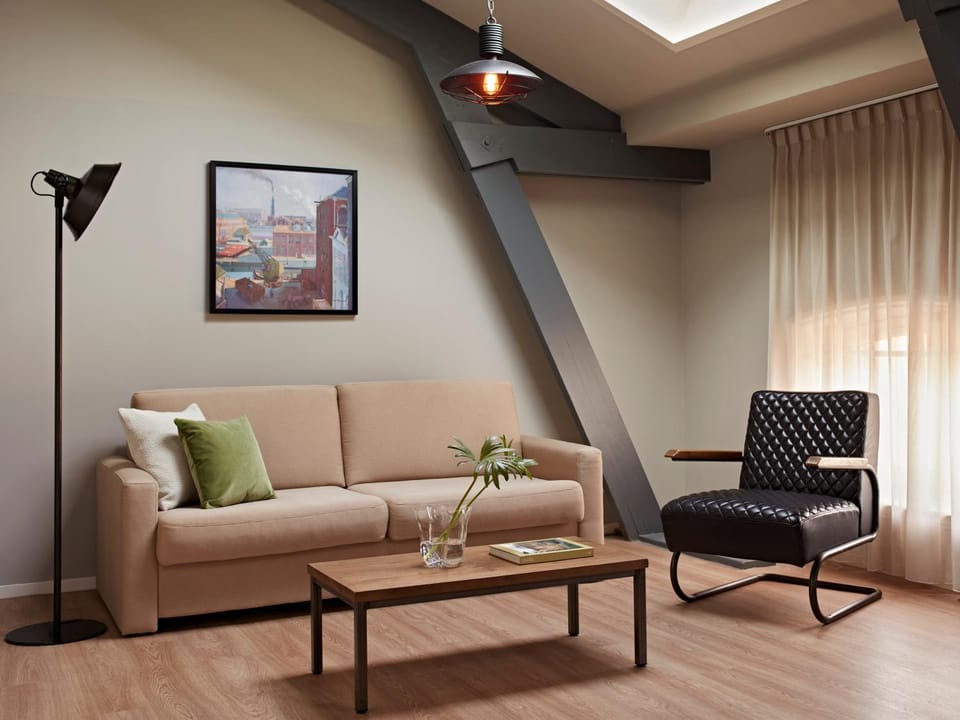 Living room, Seating area