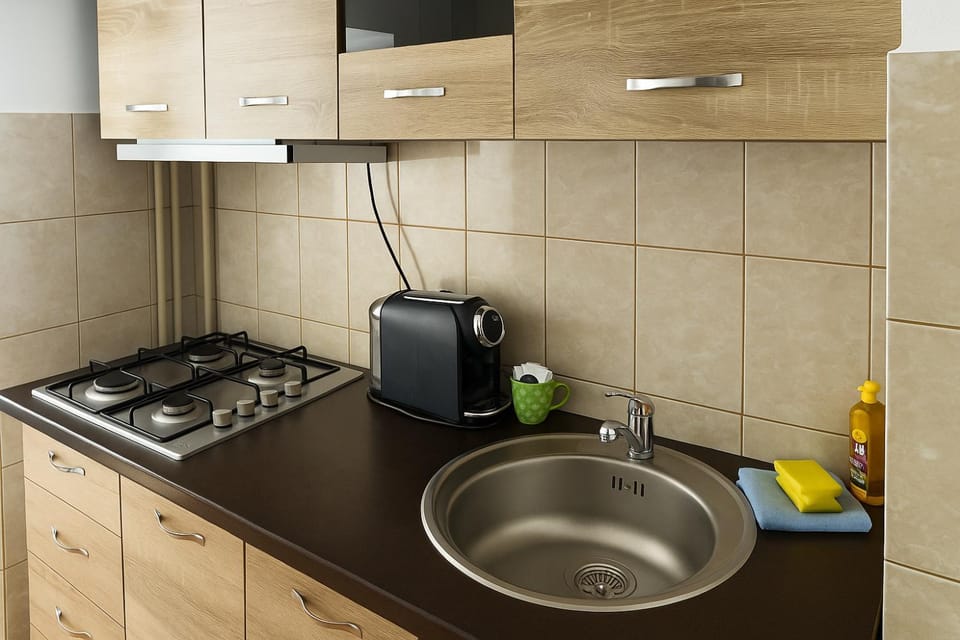 Coffee/tea facilities, Kitchen or kitchenette, stove
