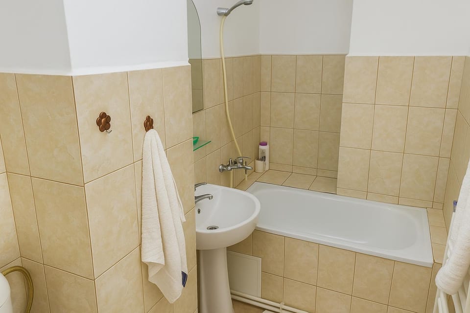 Shower, Toilet, Bathroom, Bath, towels