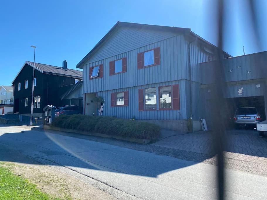 Property building, Day, Street view, Parking