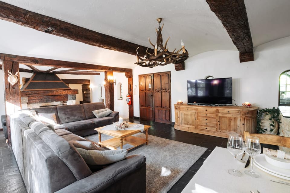 Communal lounge/ TV room, TV and multimedia, Living room