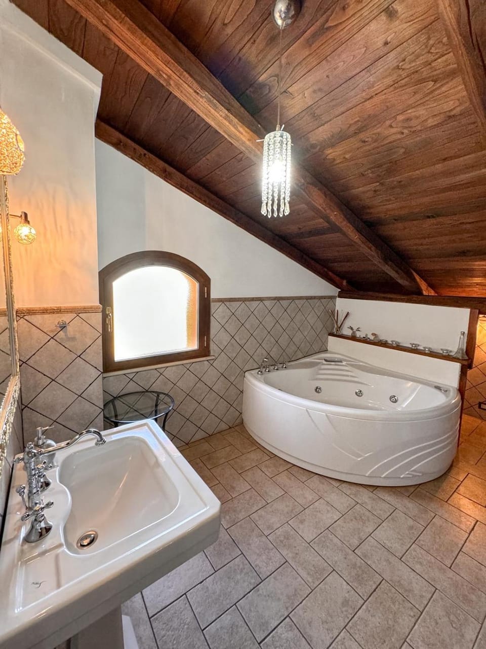 Hot Tub, Bathroom