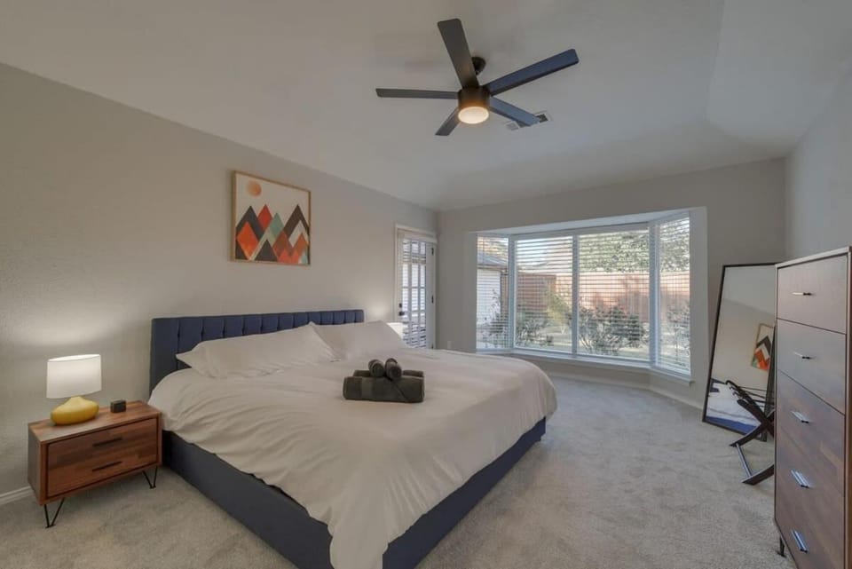 Charming 5BD-3BA in the Heart of Plano -Sleeps 10 House in Plano