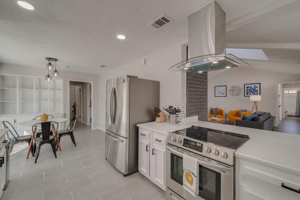 Charming 5BD-3BA in the Heart of Plano -Sleeps 10 House in Plano