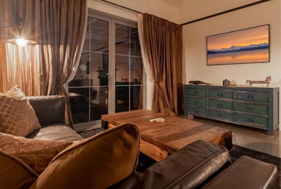 Black Stilt Cottage, luxury stay in Twizel House in Twizel