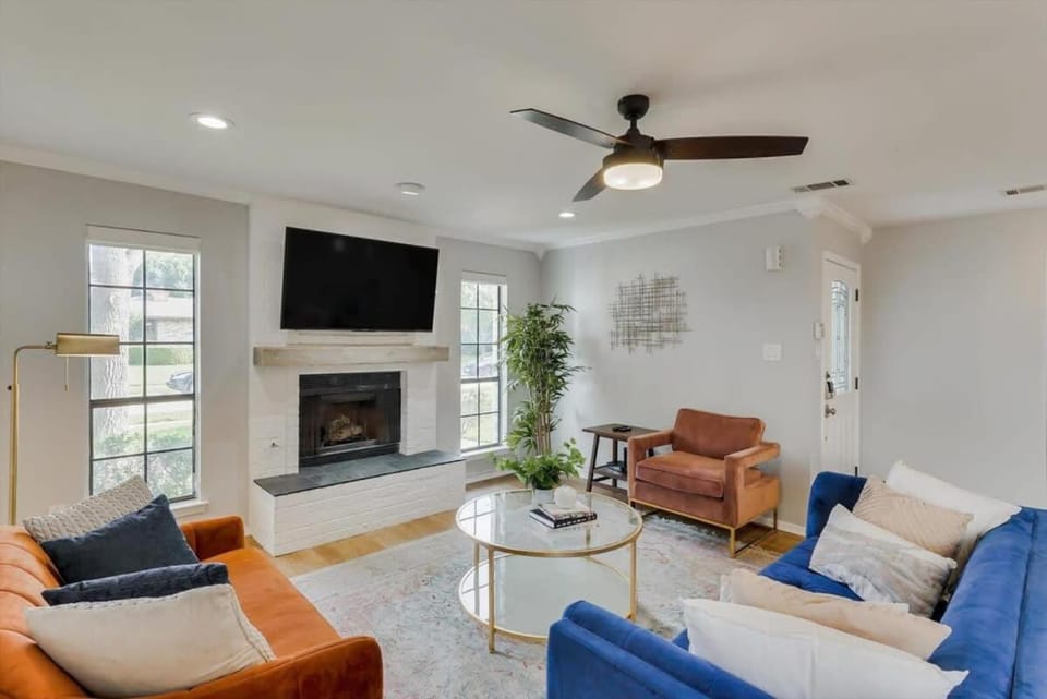 Perfect Getaway Home w 5 Bedrooms & Backyard Oasis House in Plano