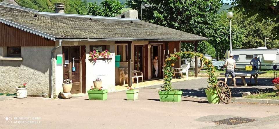 Camping LES VIGNES Campground/ 
RV Resort in Occitanie