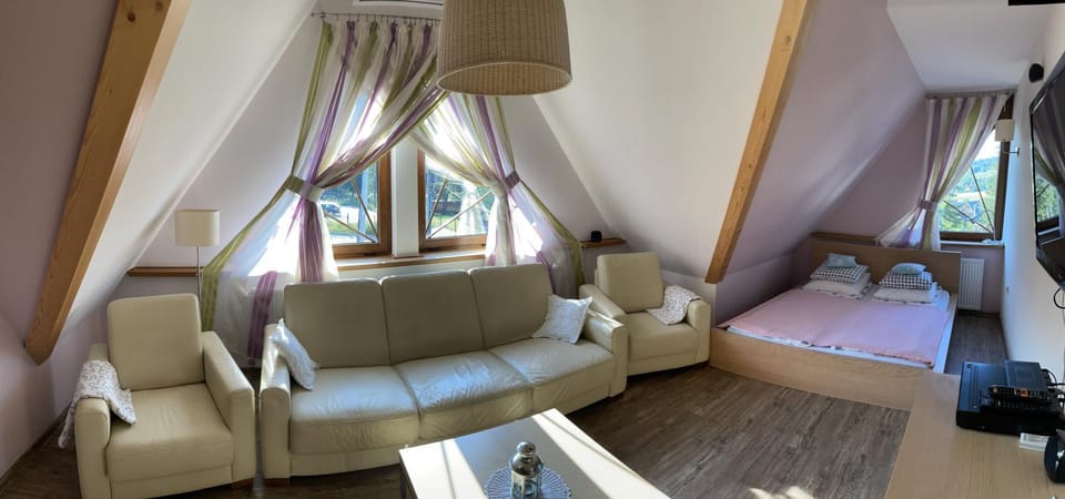 Bed, Seating area, Bedroom, air conditioner