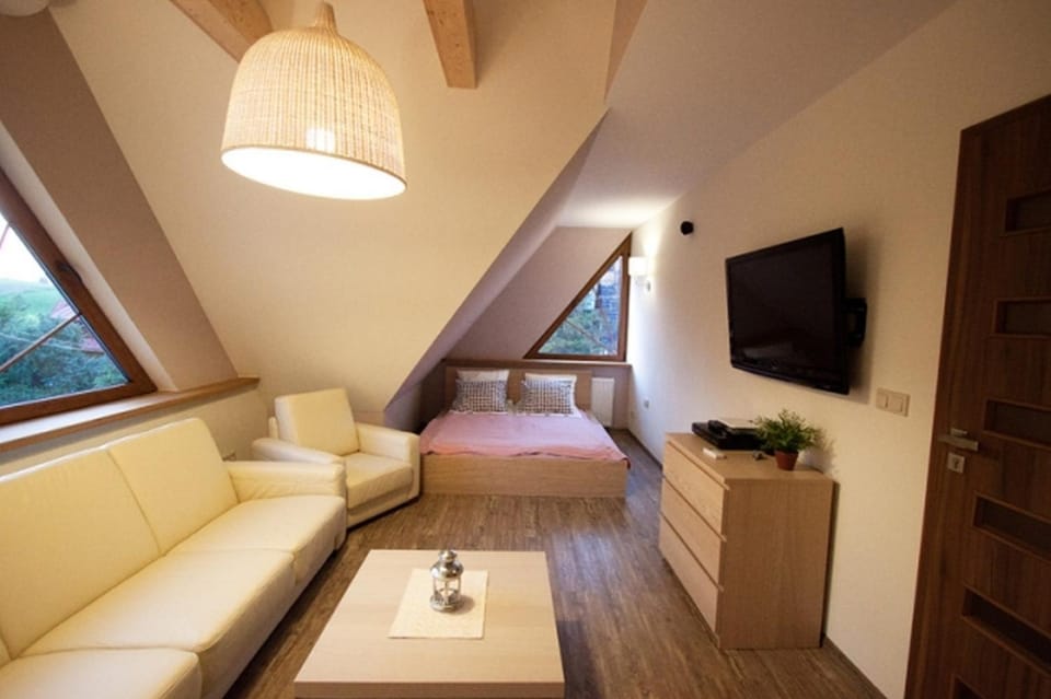Bed, Photo of the whole room, Seating area, Bedroom, air conditioner