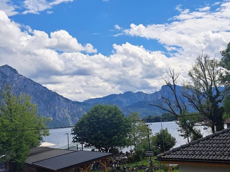 Ferienwohnung direkt am See 1 Apartment in Altmünster