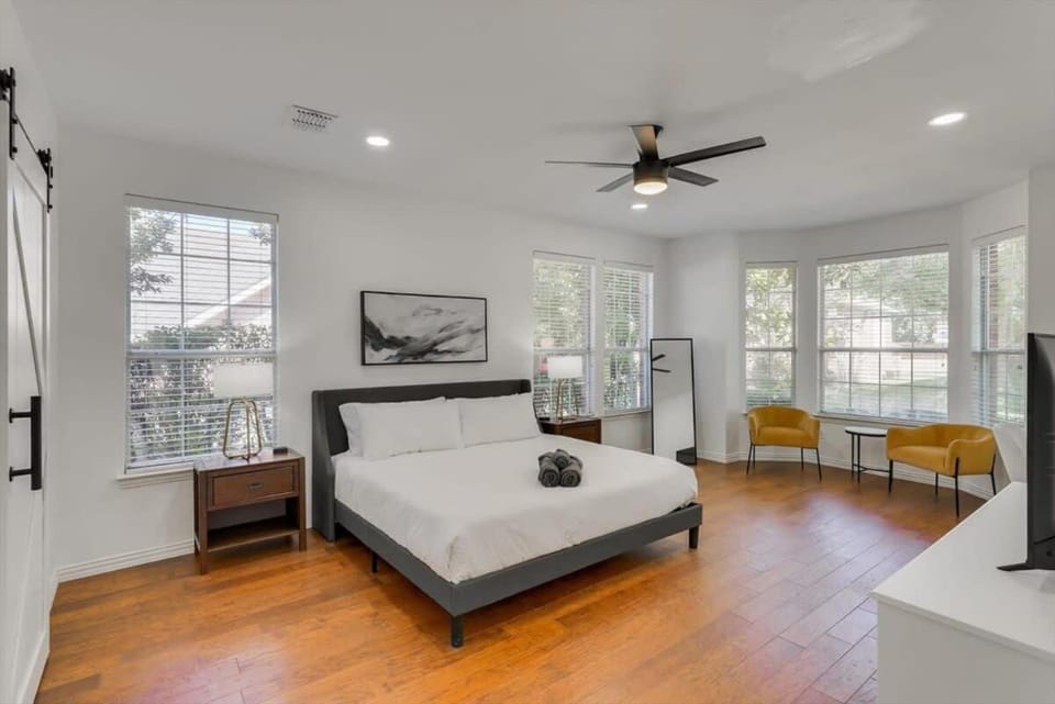 Luxury Mansion Paradise - Cinema Room, Pool, Spa House in Rowlett