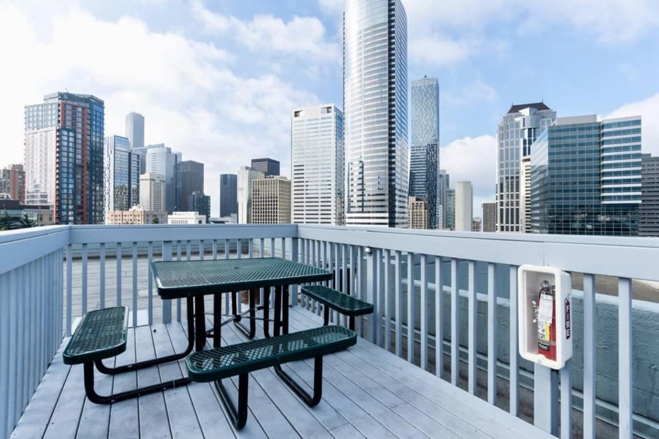 Balcony/Terrace, City view