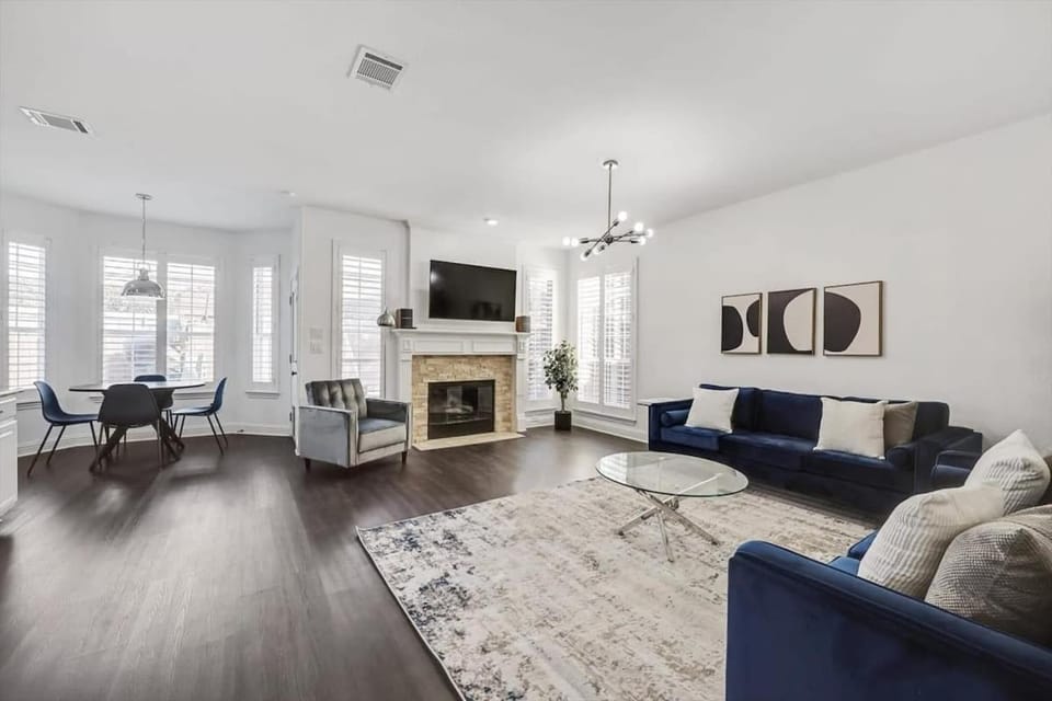 Luxury Home w Hot Tub near DFW Airport House in Flower Mound