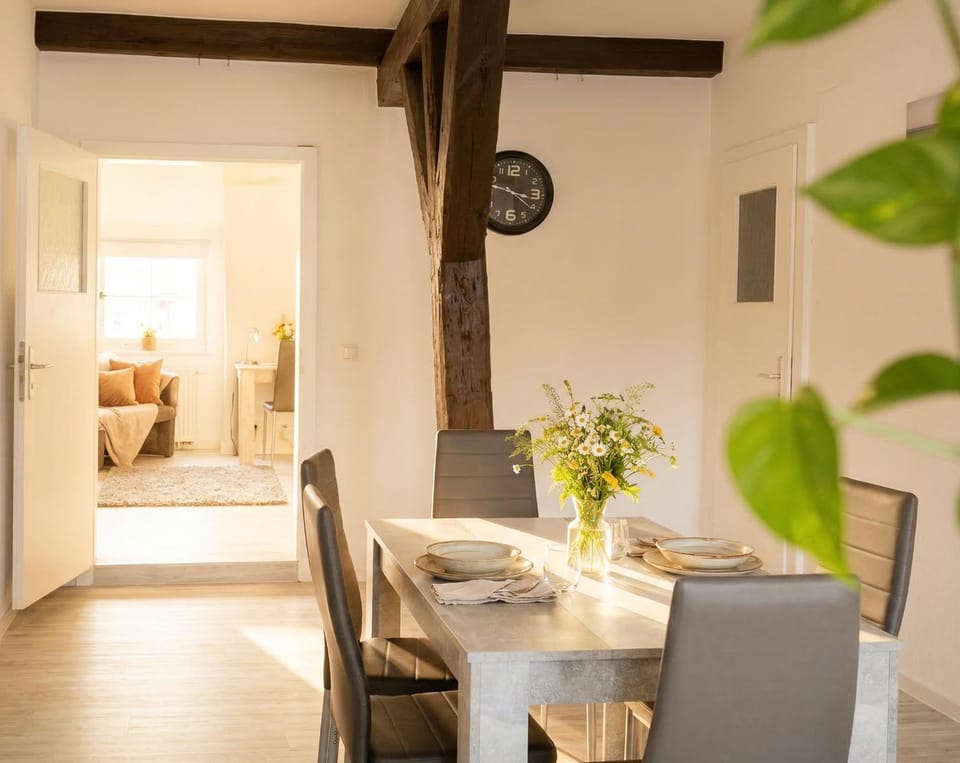 Seating area, Dining area