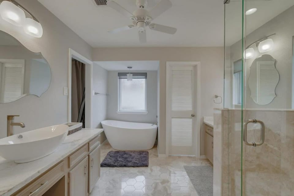 Best of Richardson - 5BD-3BA with Pool, Patio, BBQ House in Richardson