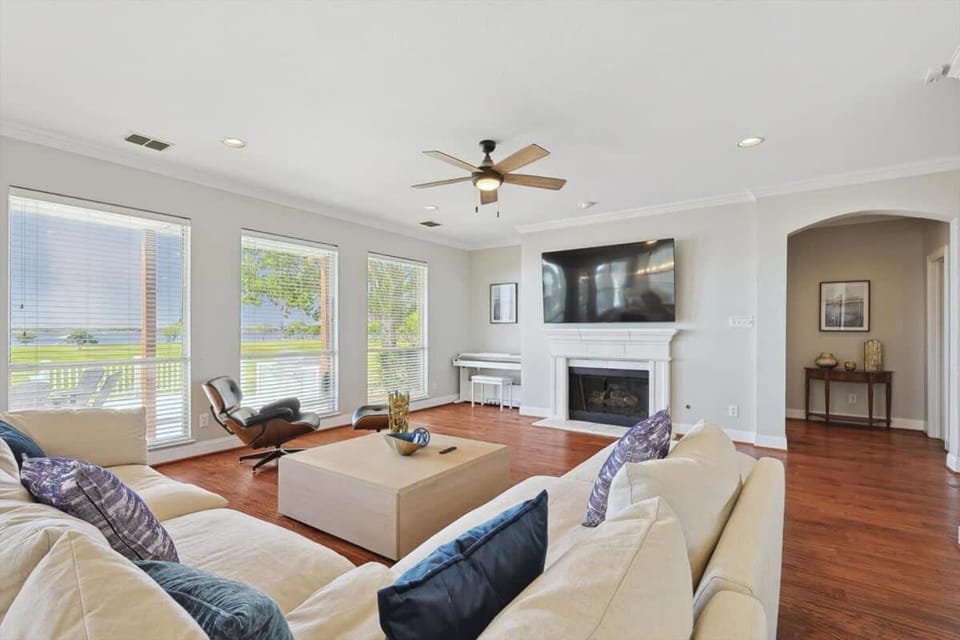 The Best of Lakeside Living - Luxury at its Finest House in Rockwall