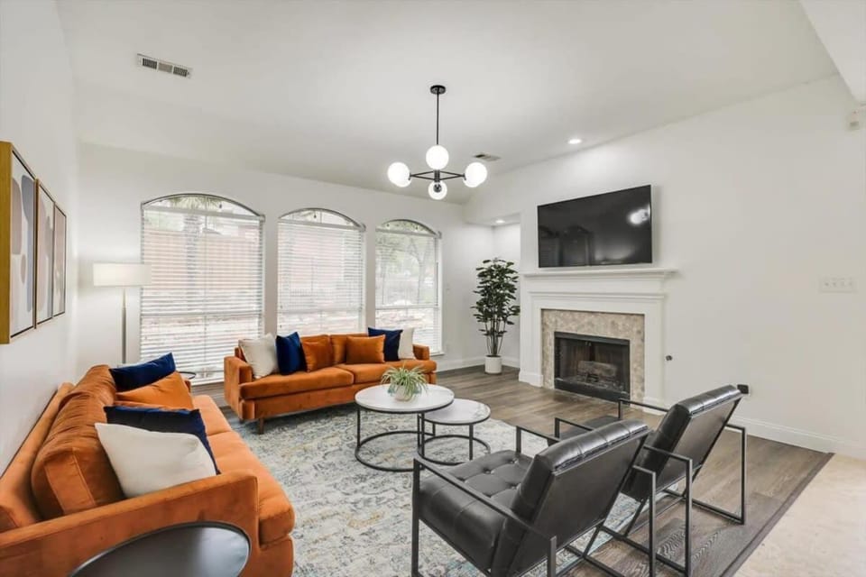 Stunning 6BR Pool - Great for Big Groups House in Rowlett