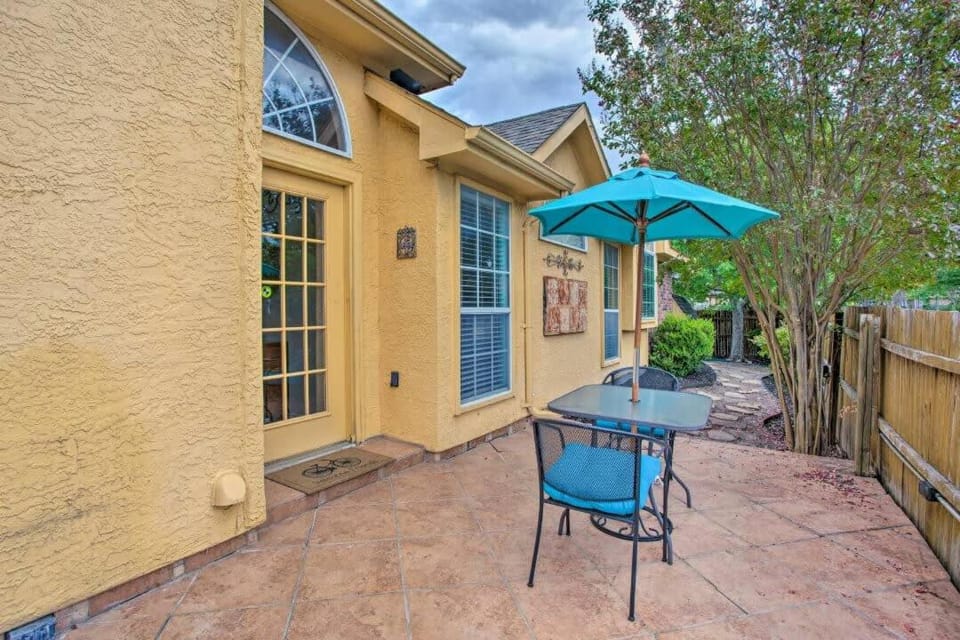 Heart of Rowlett - 3 BD 2BA Cozy Getaway w Patio House in Rowlett