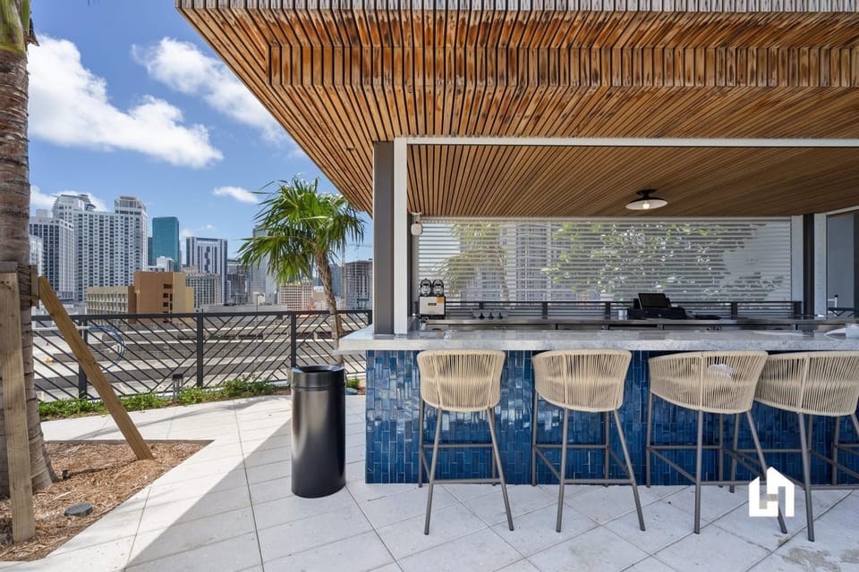 Lounge or bar, Internal: Not applicable to any particular room