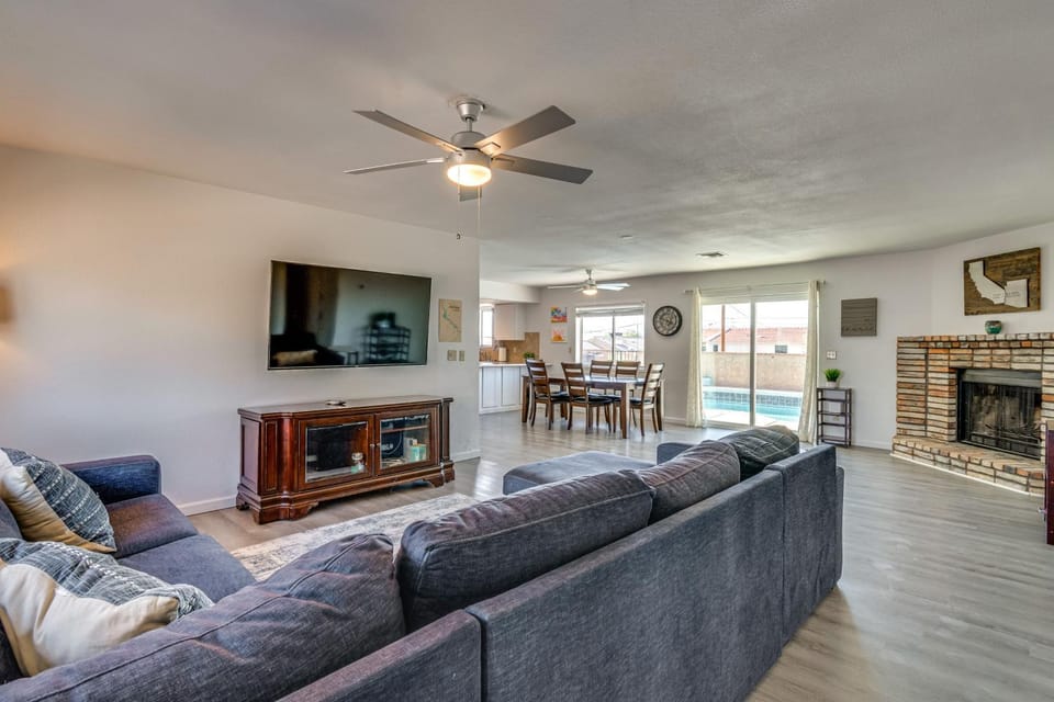 2 Mi to Lake Havasu: Pet-Friendly Home House in Lake Havasu City
