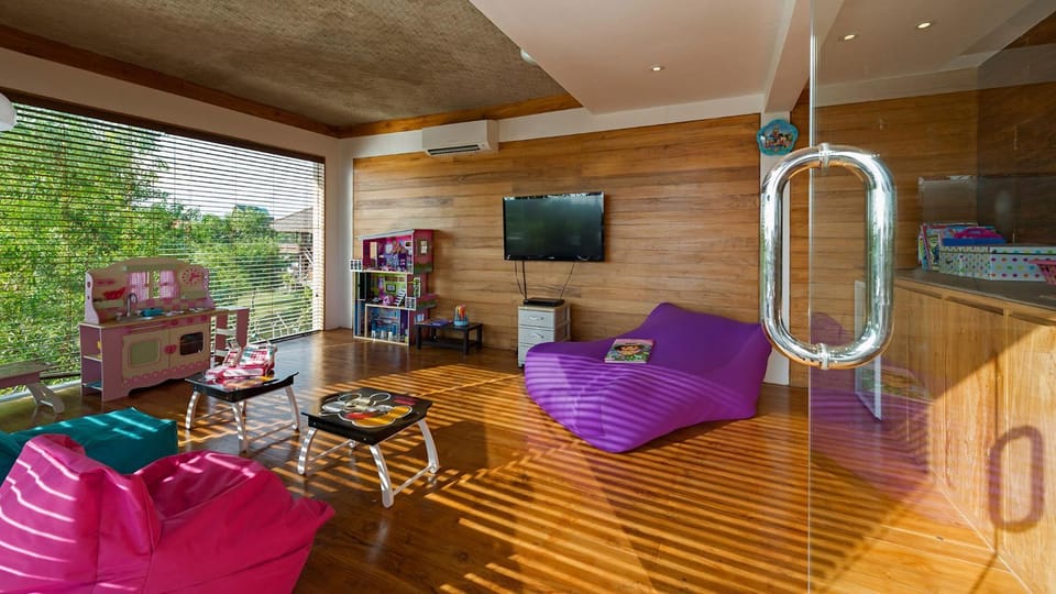 TV and multimedia, Seating area