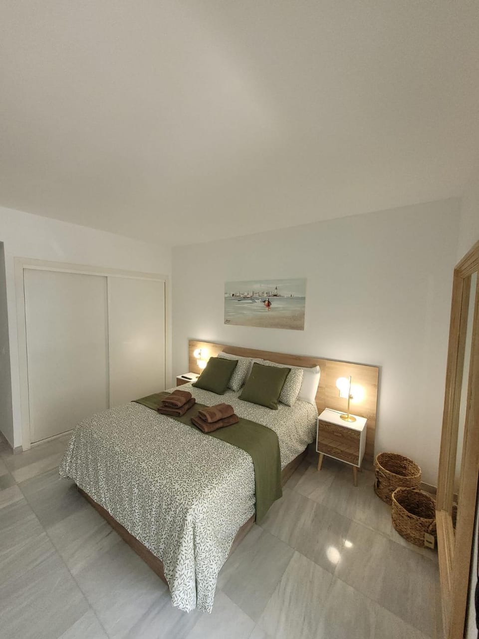 Bed, Photo of the whole room, Bedroom