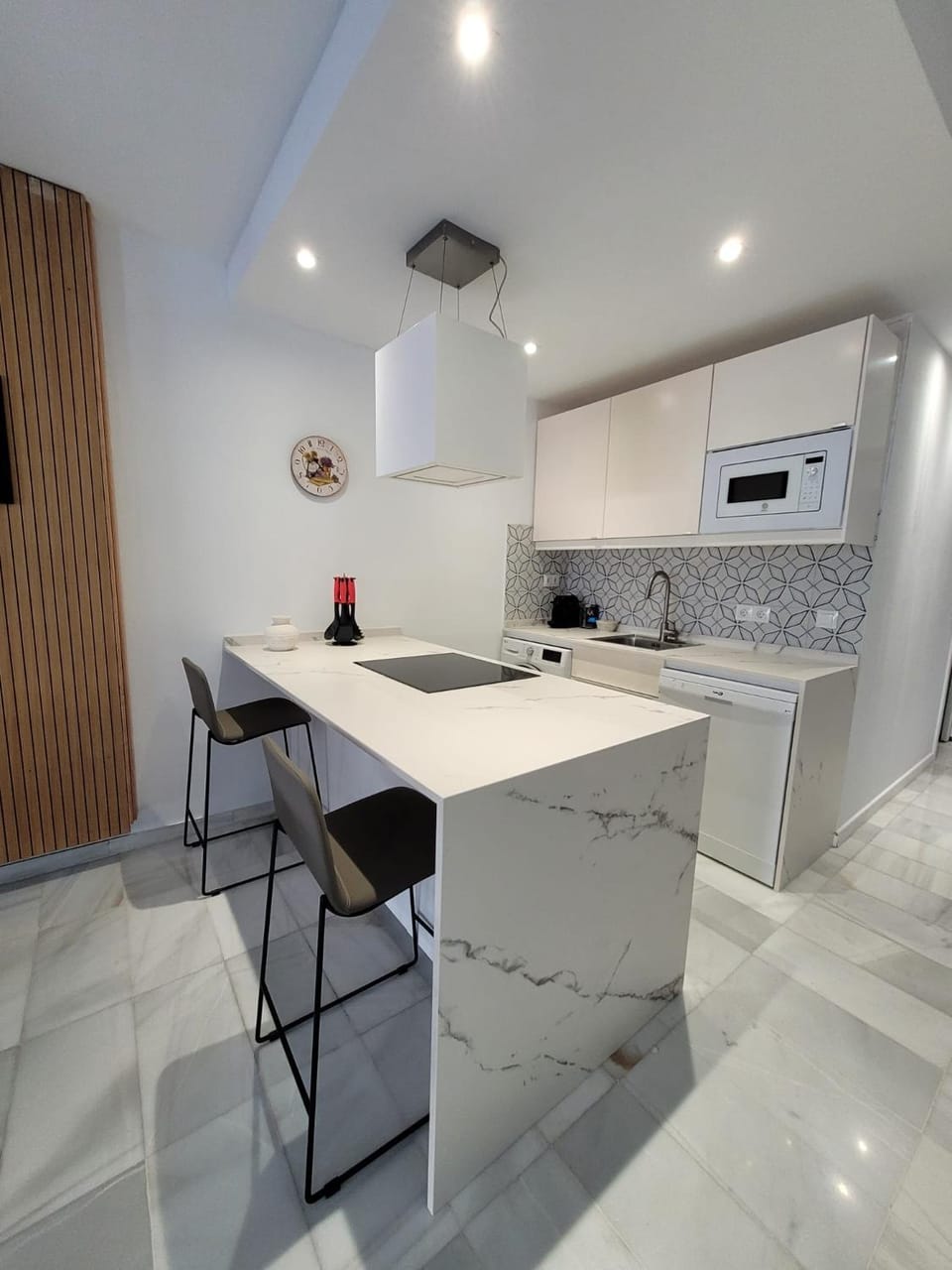 Kitchen or kitchenette, Dining area, oven, stove