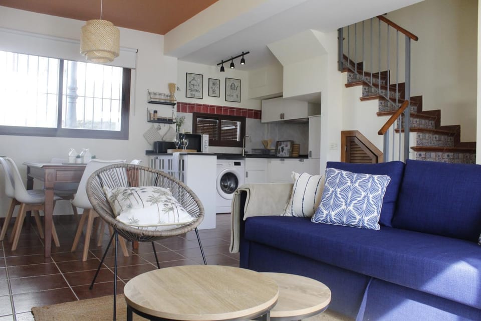 Kitchen or kitchenette, Living room, Seating area, Dining area, pet friendly, stove